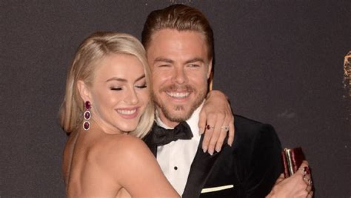 Derek Hough Reveals How He & Sister Julianne ‘Keep Each Other Grounded’